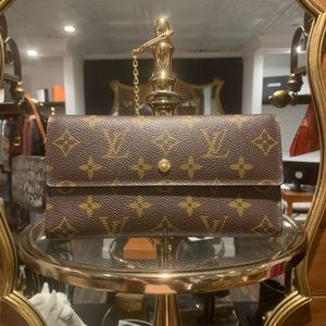 LOUIS VUITTON Monogram International Wallet